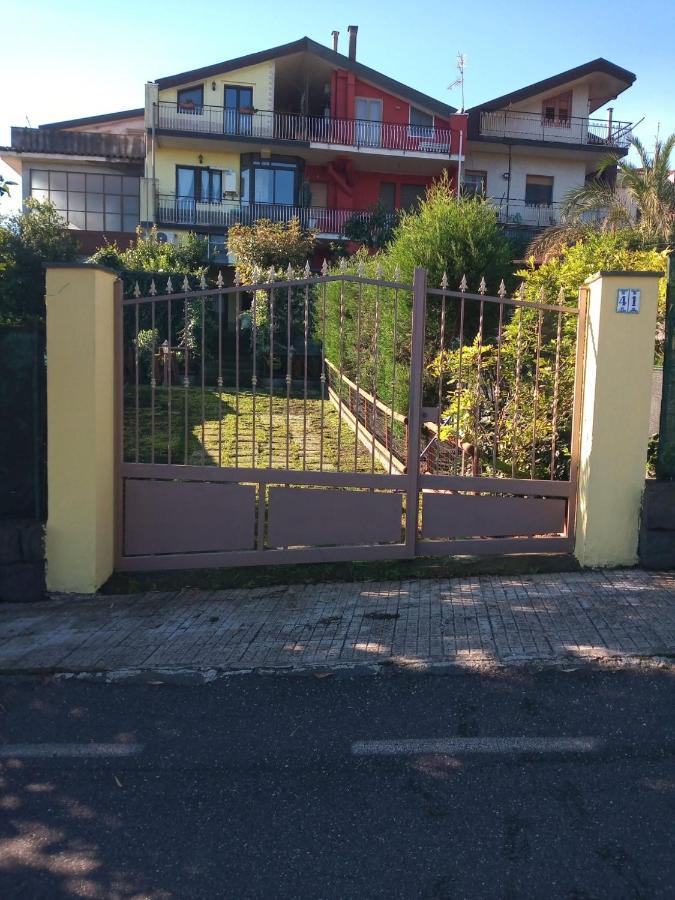 Loft Sotto Il Vulcano, Con Posto Auto Privato Zafferana Etnea Exterior foto